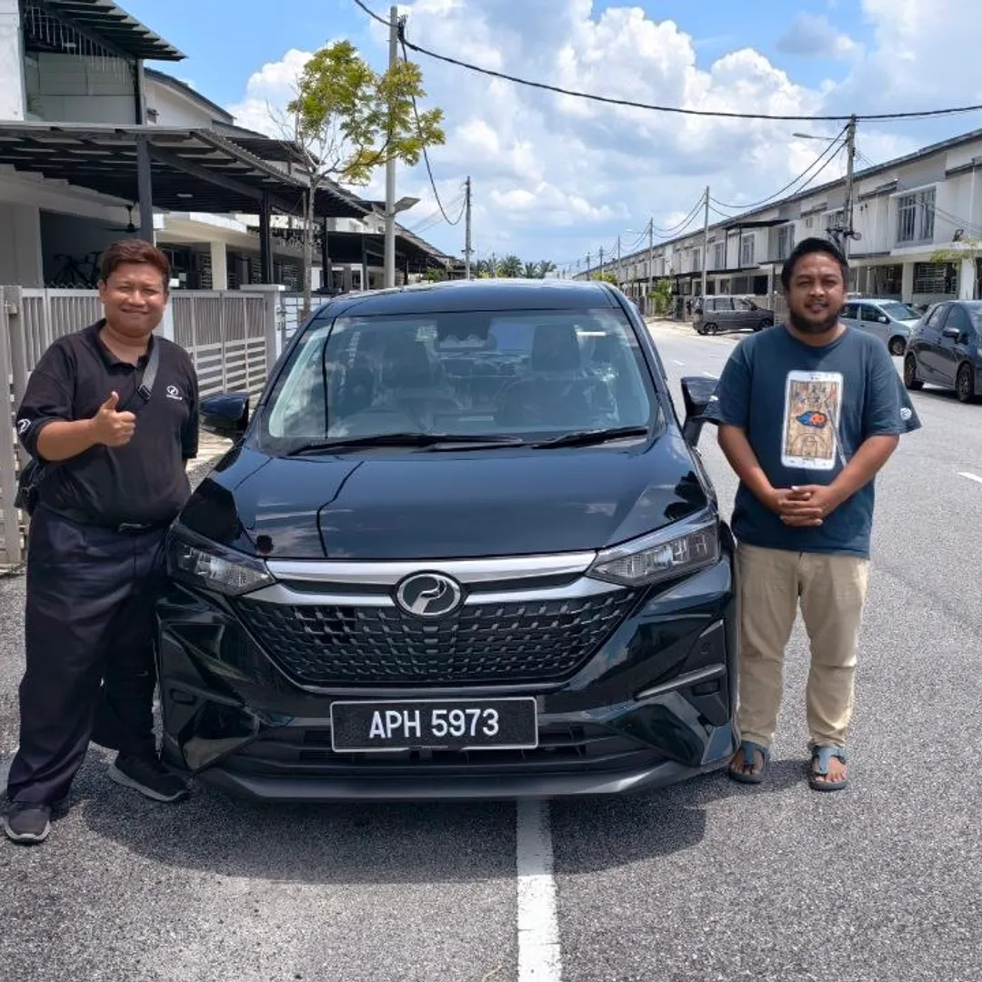 Penghantaran Perodua Alza hitam terus ke rumah pelanggan